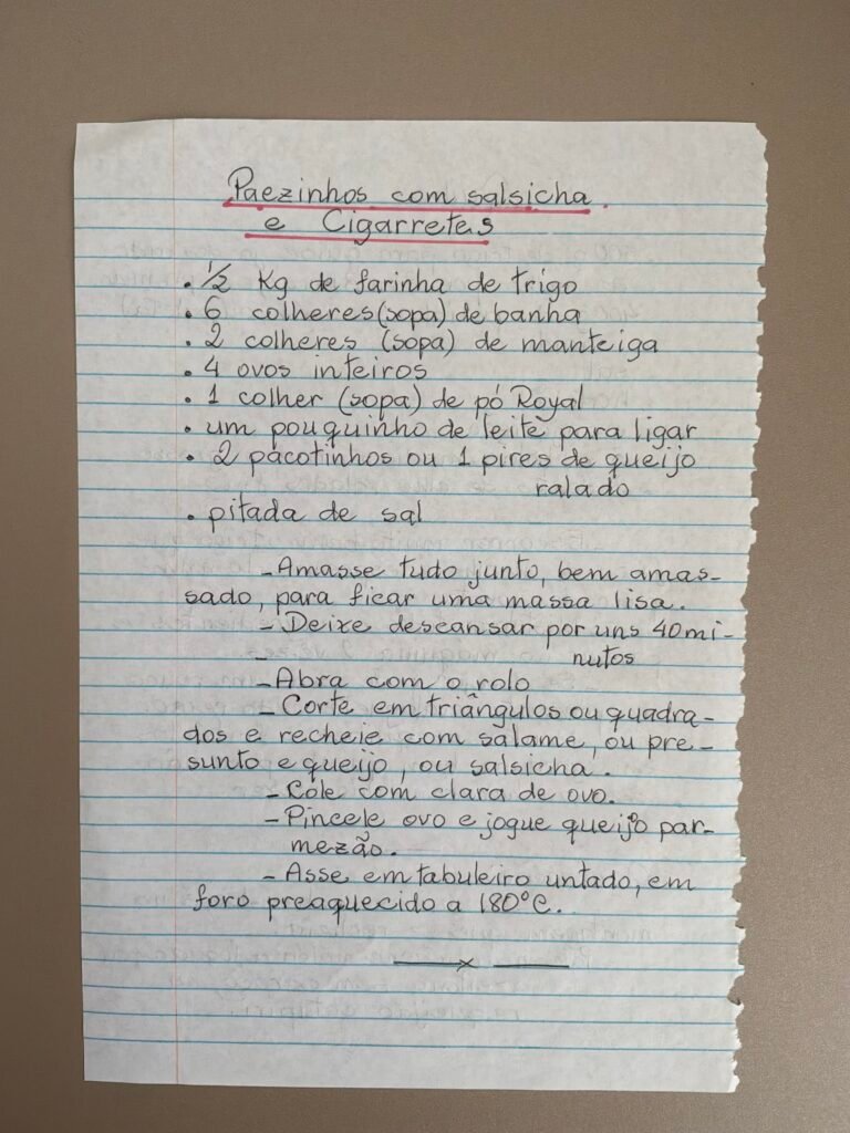 Pãezinhos com Salsicha e Cigarretes